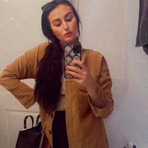 Meet your Posher, Calli